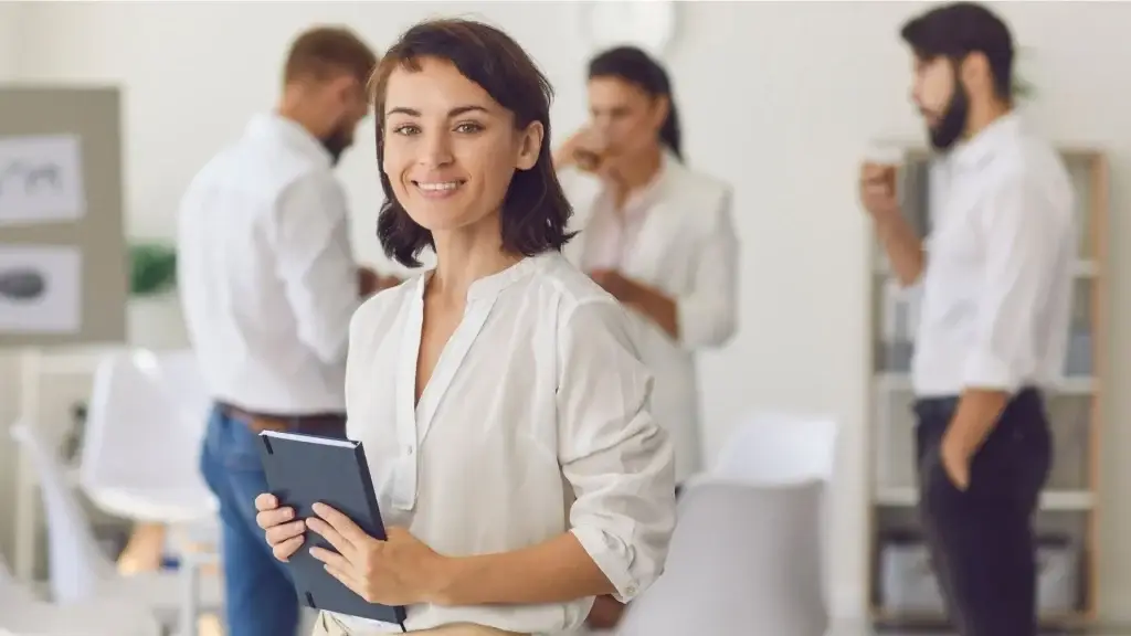 Entrepreneur Manifesteur prenant des décisions et initiant de nouveaux projets à la rentrée
